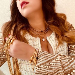 Hi! I’m Luzy! Welcome to my Jewelry Boutique!